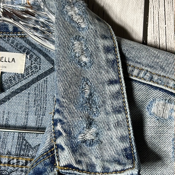 H&M x Coachella distressed/destroyed jean jackets size small - Picture 9 of 16